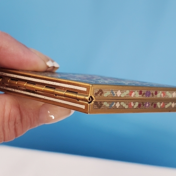 Volupte vintage needlepoint design square compact - Picture 4 of 12